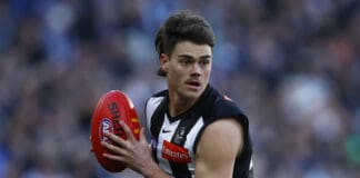Collingwood midfielder reportedly sustains concussion, joins Carlton defender on sidelines