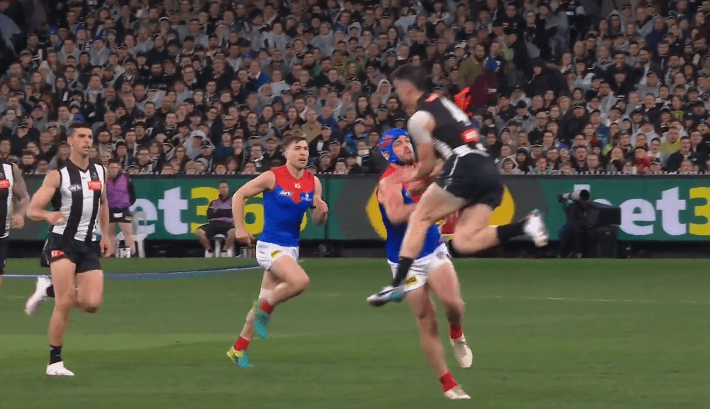 Brayden Maynard hit on Angus Brayshaw. Credit: Channel 7.