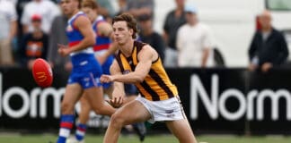 Hawks' Hustwaite inks contract extension