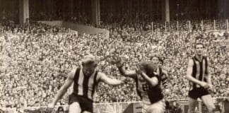 Crimmins gets his hurried kick away despite the close attention of Wayne Judson, while Leon Rice (partly obscured) and Ken Beck watch on (daneddybooks.com)