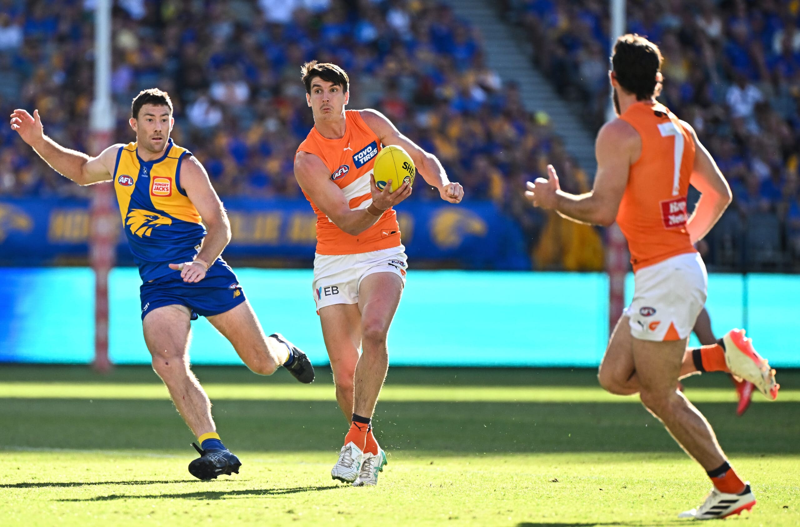 Giant contract extension on the agenda for star defender: AFL Trade news