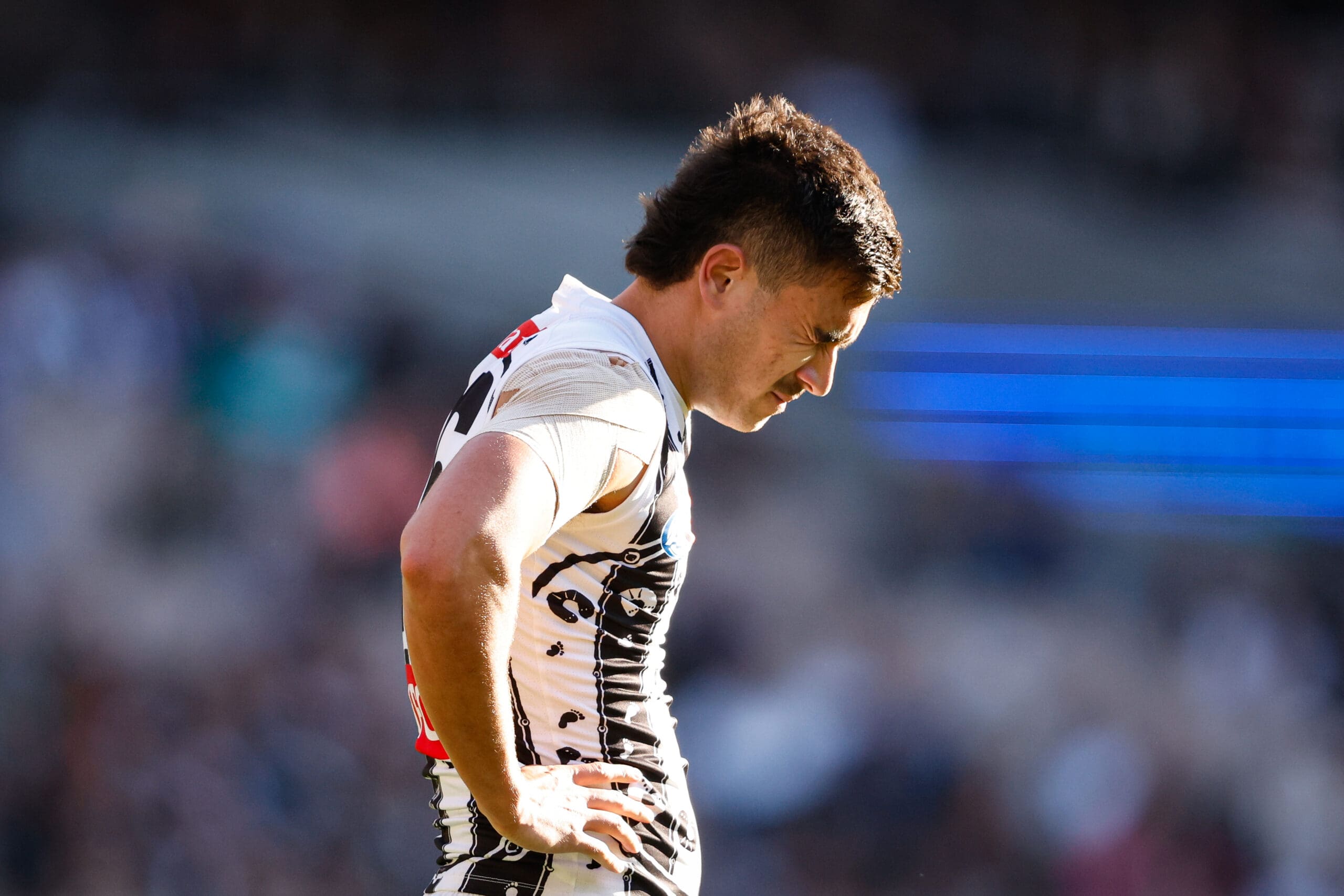 Collingwood forward pair Will Hoskin-Elliott and Reef McInnes suffer setbacks in Crows clash