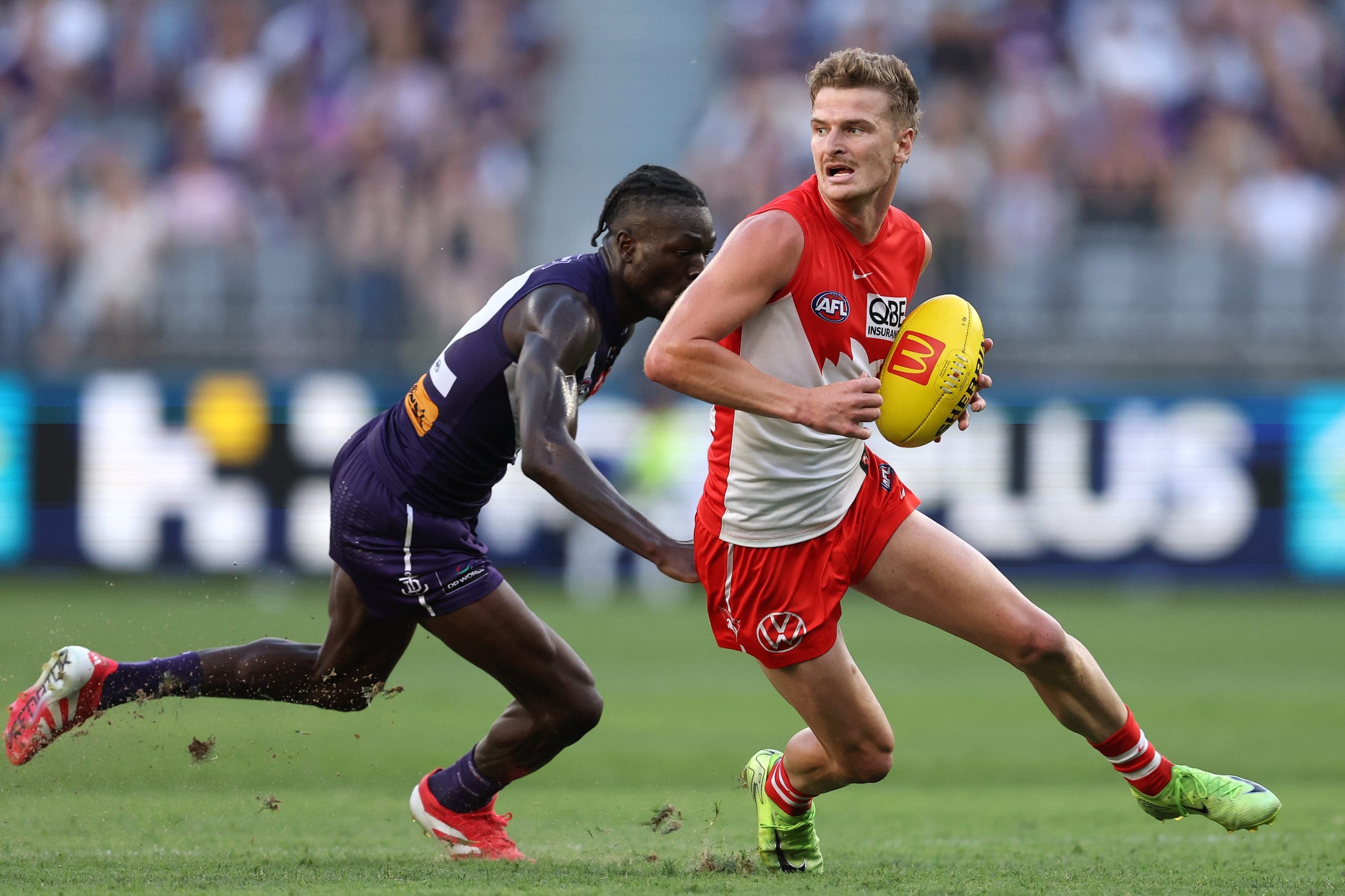 PERTH, AUSTRALIA - MARCH 23: Riley Bice of the Swans in action during the round two AFL match between Fremantle Dockers and Sydney Swans at Perth Stadium, on March 23, 2025, in Perth, Australia. (Photo by Paul Kane/Getty Images)