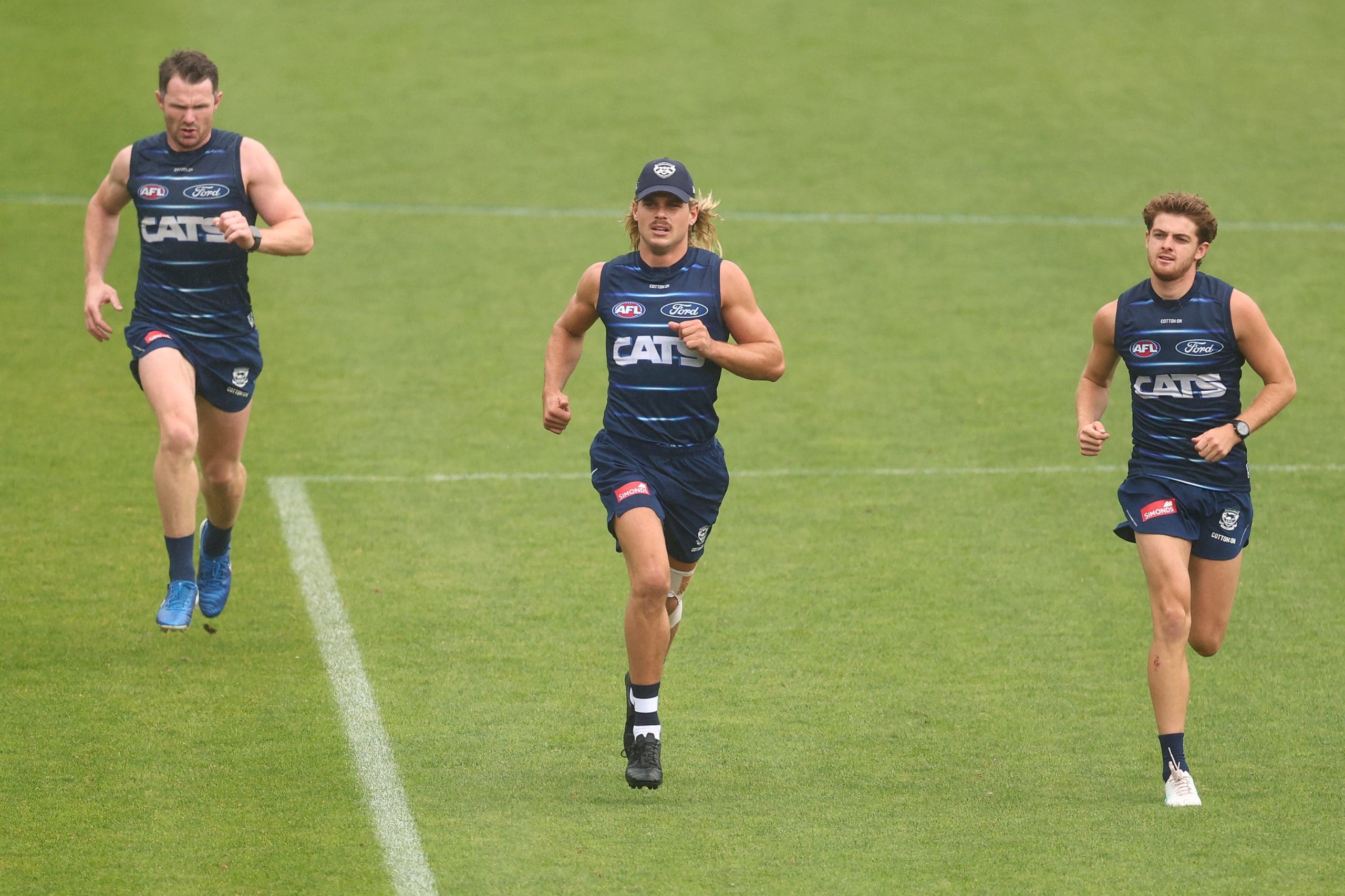 GEELONG, AUSTRALIA - FEBRUARY 19: Patrick Dangerfield, Bailey Smith and Oliver Wiltshire of the Cats trains during a Geelong Cats AFL training session at GMHBA Stadium on February 19, 2025 in Geelong, Australia. (Photo by Morgan Hancock/Getty Images)