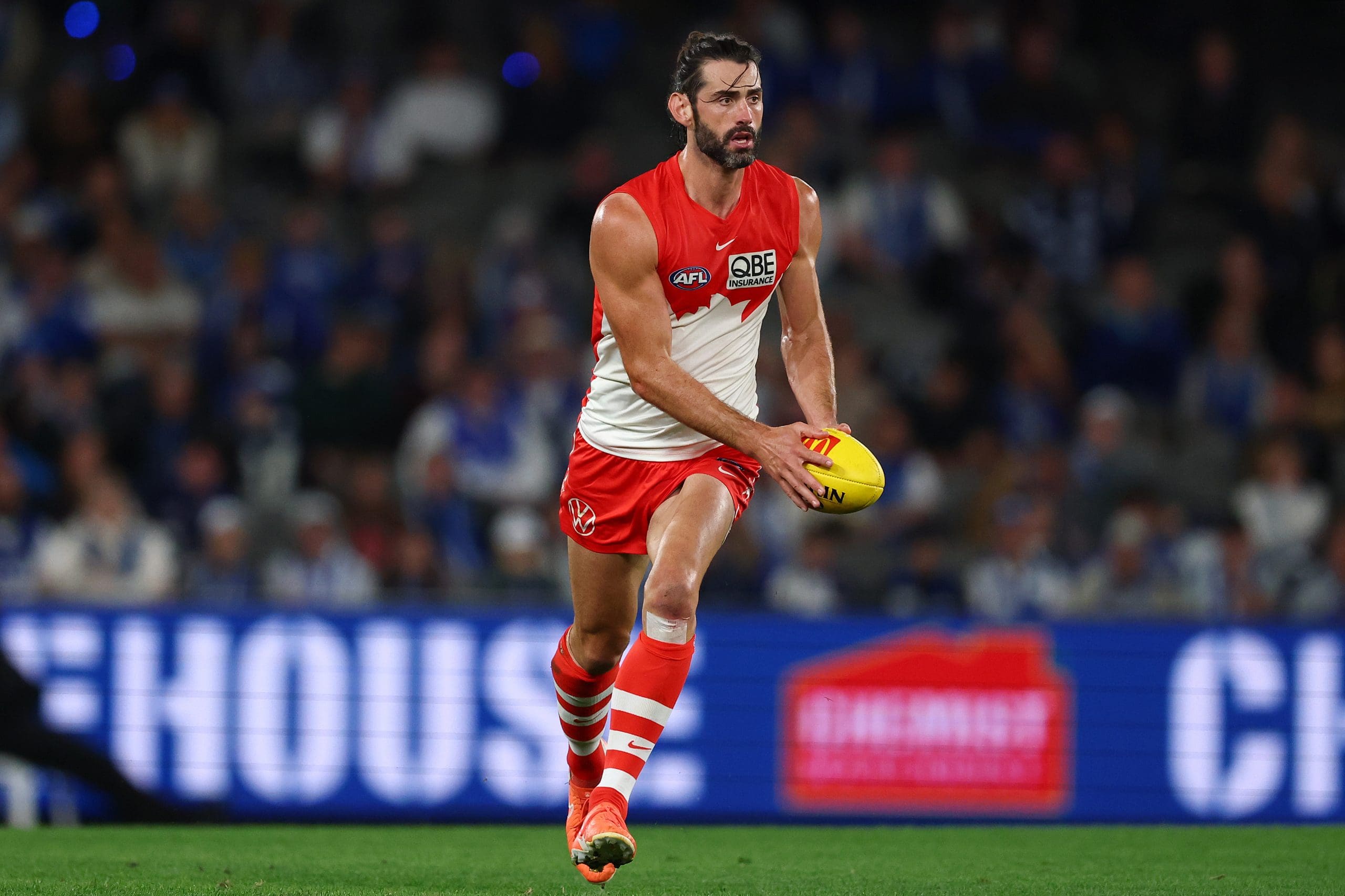 MELBOURNE, AUSTRALIA - APRIL 05: Brodie Grundy of the Swans runs with the ball during the round four AFL match between North Melbourne Kangaroos and Sydney Swans at Marvel Stadium, on April 05, 2025, in Melbourne, Australia. (Photo by Morgan Hancock/Getty Images)