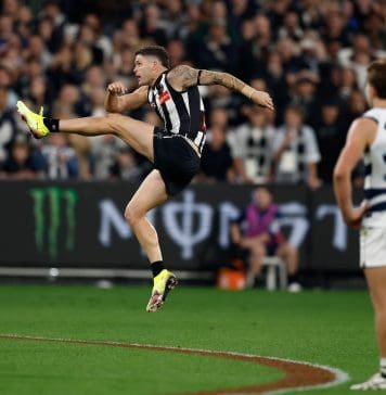 MELBOURNE, AUSTRALIA - MAY 03: Jack Crisp misses a shot on goal after the siren to win the match during the 2025 AFL Round 08 match between the Collingwood Magpies and the Geelong Cats at the Melbourne Cricket Ground on May 3, 2025 in Melbourne, Australia. (Photo by Michael Willson/AFL Photos via Getty Images)
