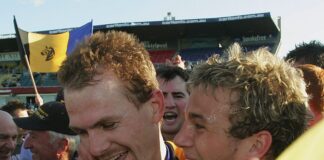 MELBOURNE, AUSTRALIA - SEPTEMBER 18:   Daniel Ward #48 for Sandringham celebrates winning the VFL Grand Final between Werribee and Sandringham at Optus Oval September 18, 2005 in Melbourne, Australia.   (Photo by Sean Garnsworthy/Getty Images)